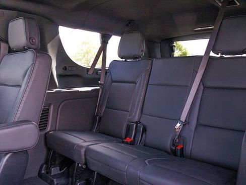 Used 2025 GMC Yukon XL Denali AWD/4WD image 9
