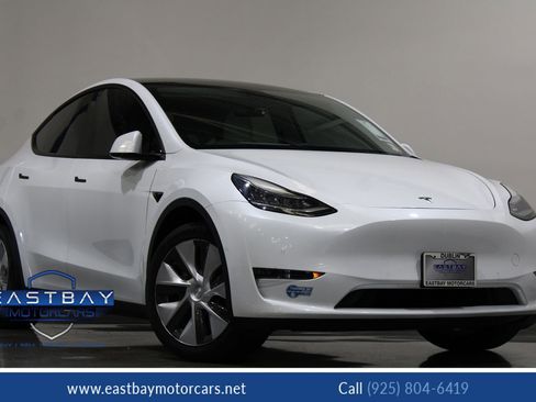 Used 2021 Tesla Model Y Long Range image 1
