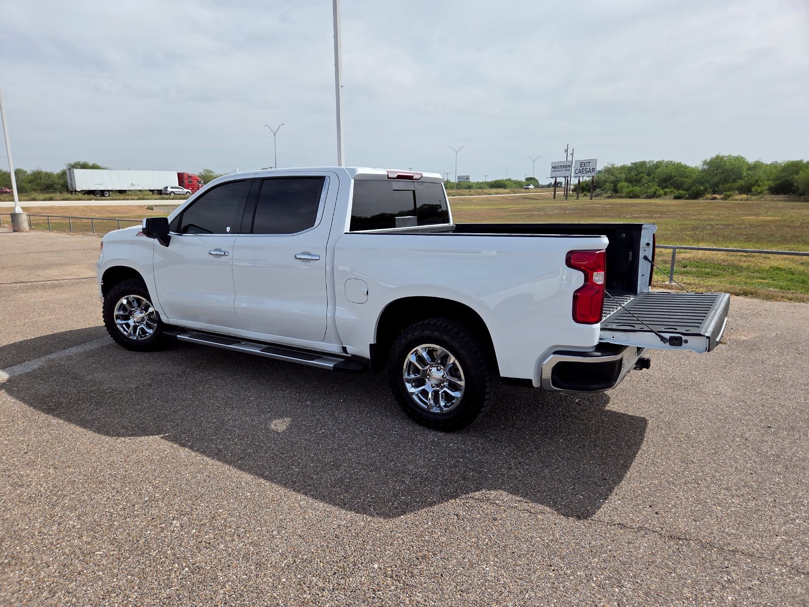 Used 2025 Chevrolet Silverado 1500 LTZ w/ Z71 Off-Road Package AWD/4WD image 6