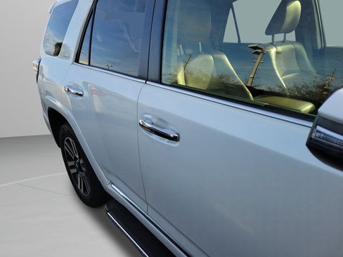 Used 2015 Toyota 4Runner Limited image 15