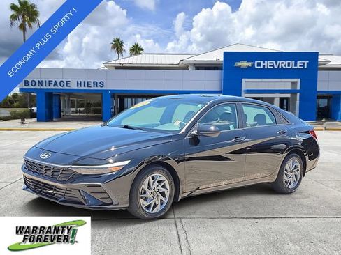 Used 2024 Hyundai Elantra SEL FWD image 2