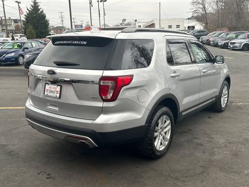 Used 2017 Ford Explorer XLT AWD/4WD image 7