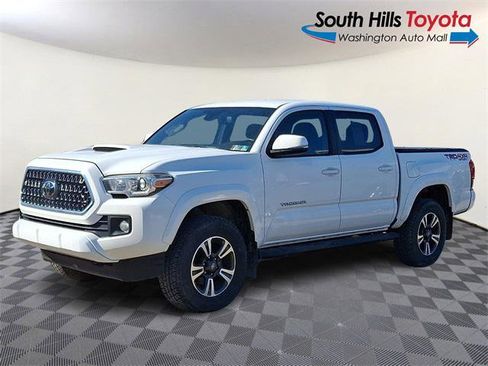 Certified 2018 Toyota Tacoma TRD Sport image 3