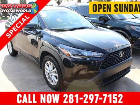 Used 2025 Toyota Corolla Cross LE FWD image 1