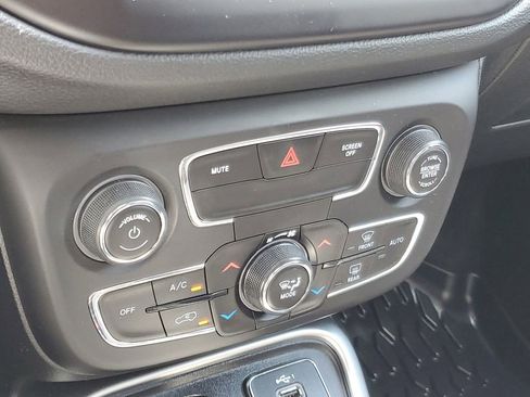 Used 2019 Jeep Compass Latitude image 21