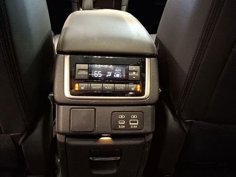 Used 2025 Subaru Ascent Bronze Edition image 11