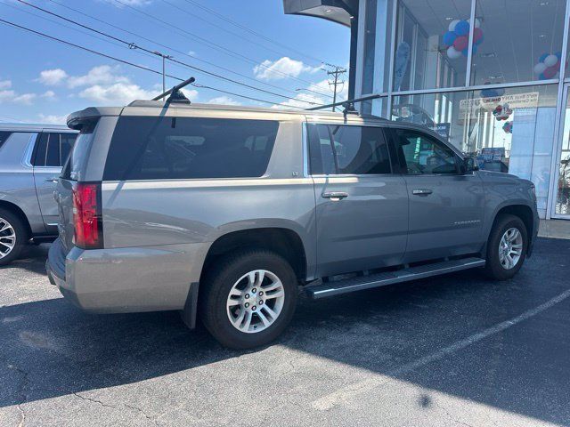Used 2018 Chevrolet Suburban LT w/ Luxury Package AWD/4WD image 11