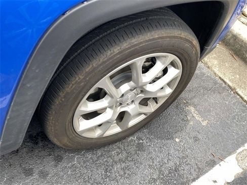 Used 2024 Jeep Compass Latitude image 10