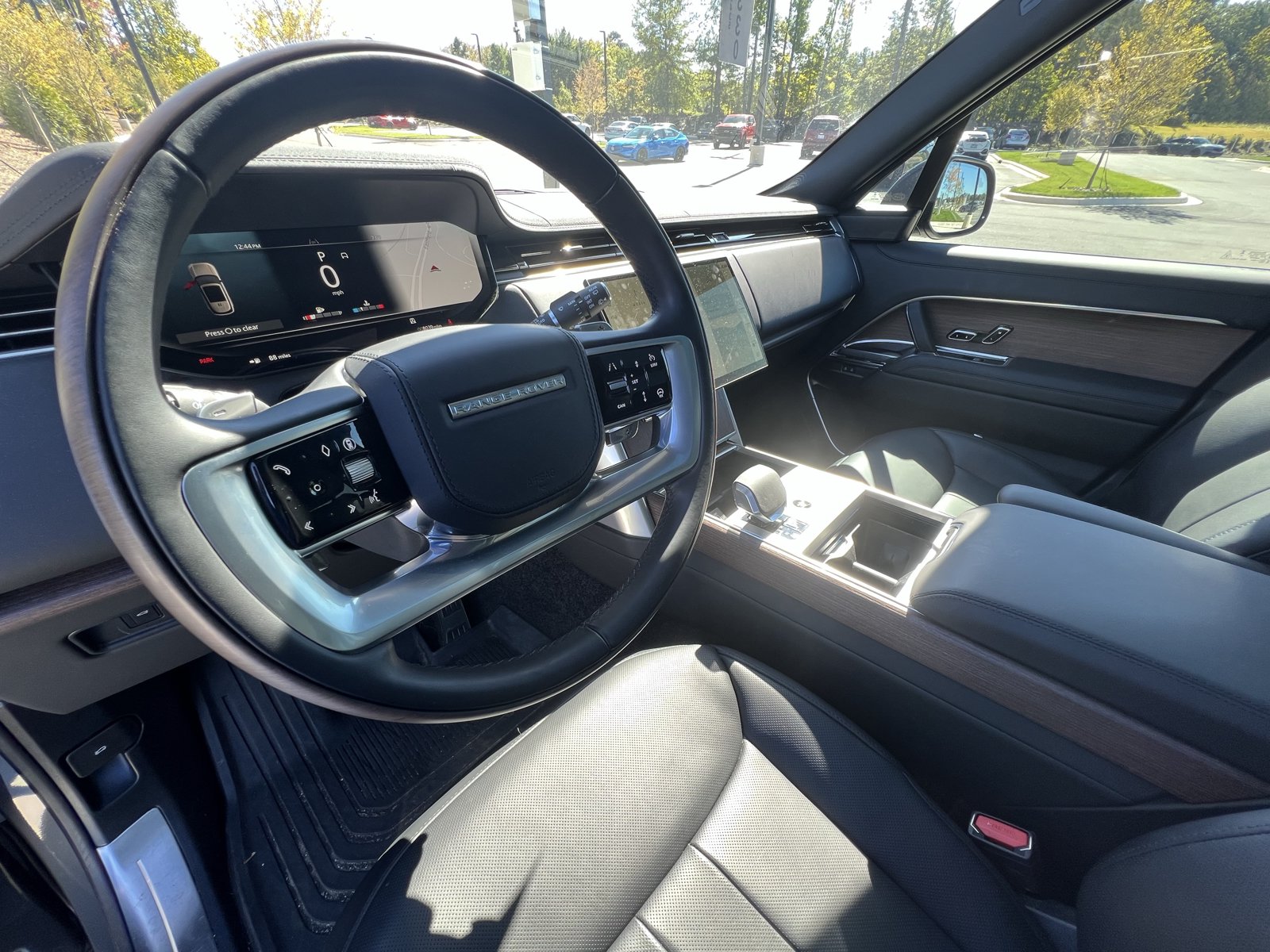 Used 2026 Land Rover Range Rover Long Wheelbase SE AWD/4WD image 16