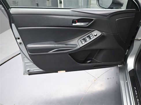 Used 2021 Toyota Avalon XSE image 17