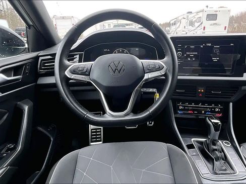 Used 2025 Volkswagen Jetta Sport FWD image 6