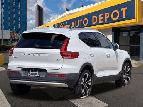 Used 2023 Volvo XC40 B4 Plus w/ Driver Assist Package FWD image 5