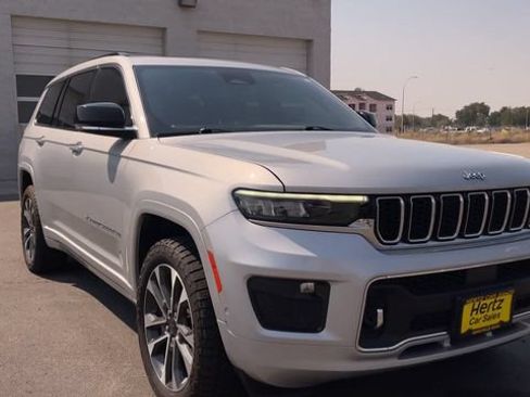 Used 2021 Jeep Grand Cherokee L Overland w/ Luxury Tech Group IV AWD/4WD image 4