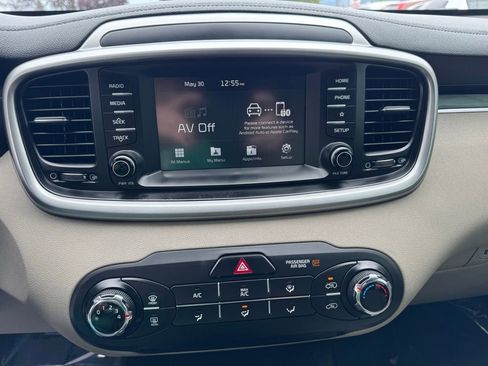 Used 2019 Kia Sorento FWD image 18