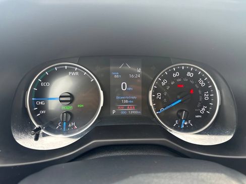 Certified 2022 Toyota RAV4 LE AWD/4WD image 12