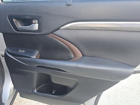 Used 2018 Toyota Highlander Limited image 35