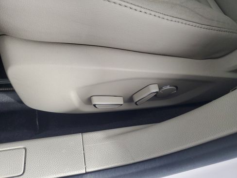 Used 2017 Ford Fusion SE w/ Fusion SE Technology Package image 29