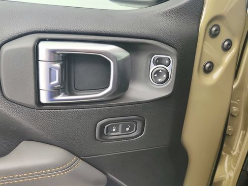Used 2025 Jeep Gladiator Mojave AWD/4WD image 24