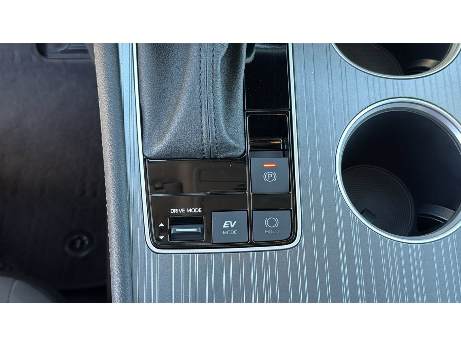 Certified 2025 Toyota Sienna XLE FWD image 28