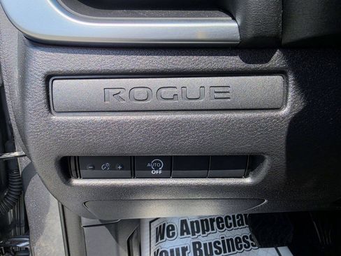 Used 2024 Nissan Rogue S AWD/4WD image 10