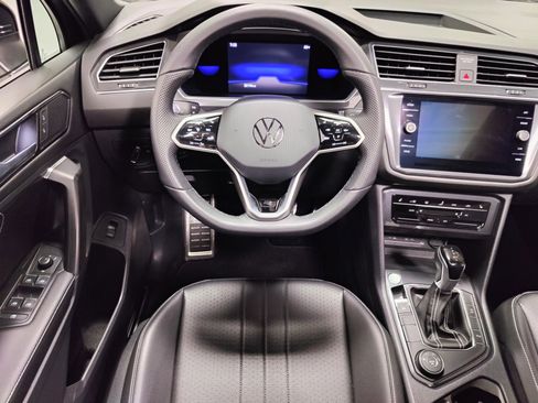 Certified 2022 Volkswagen Tiguan SE R-Line image 22