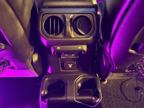 Used 2018 Jeep Wrangler Unlimited Rubicon image 49