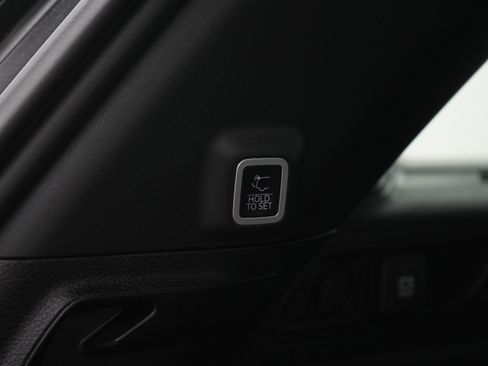 Used 2024 Jeep Grand Cherokee Limited w/ Black Appearance Package AWD/4WD image 16