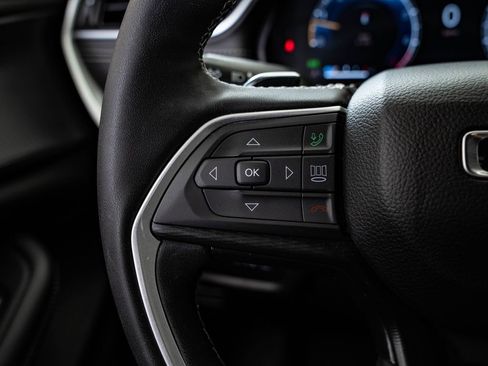 Used 2024 Jeep Grand Cherokee Altitude image 27