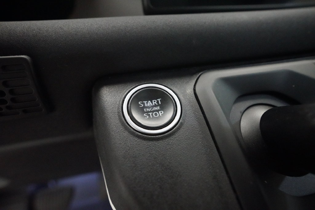 Used 2022 Land Rover Defender 90 X-Dynamic S AWD/4WD image 29
