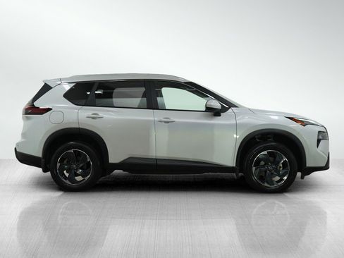 Used 2024 Nissan Rogue SV w/ SV Premium Package image 6