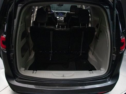Used 2022 Chrysler Pacifica Touring-L image 20