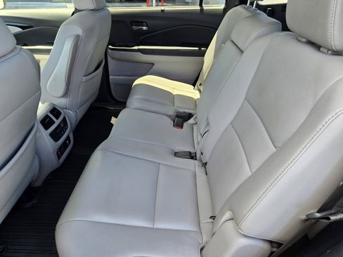 Used 2017 Honda Pilot Touring image 12