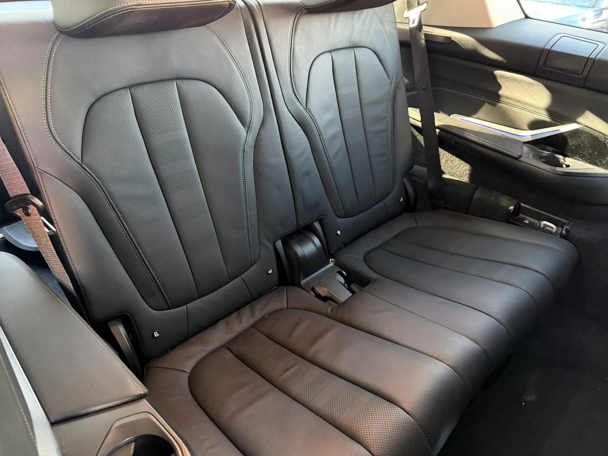 Used 2022 BMW X7 xDrive40i w/ Cold Weather Package AWD/4WD image 16
