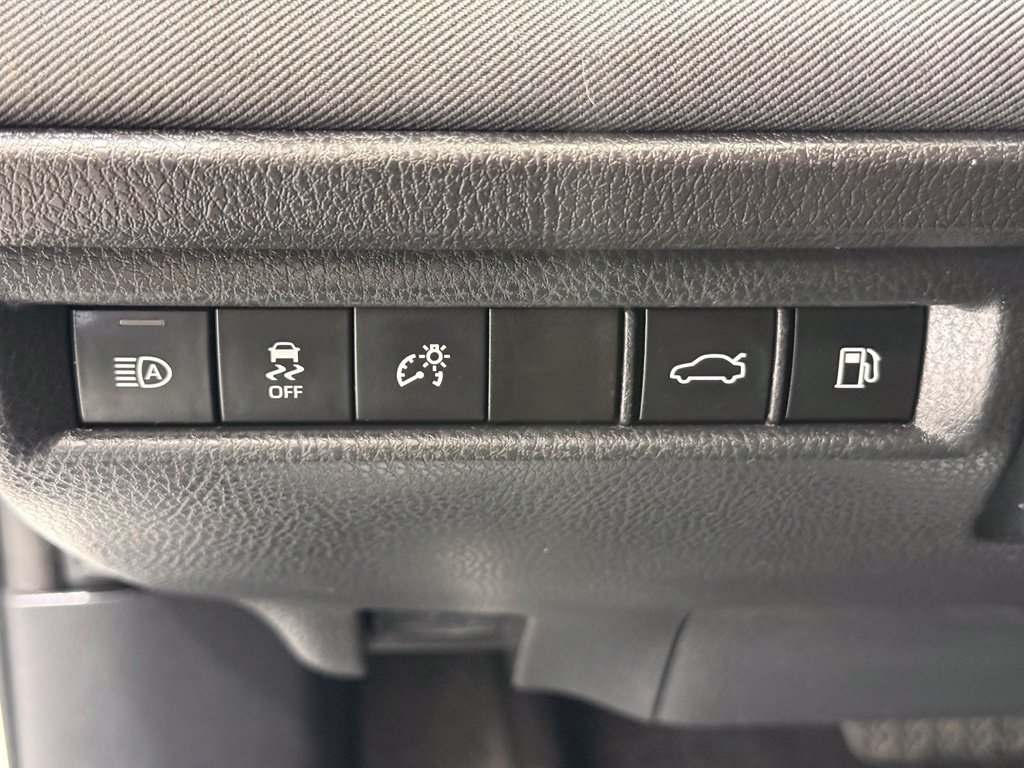 Used 2025 Toyota Camry LE FWD image 31