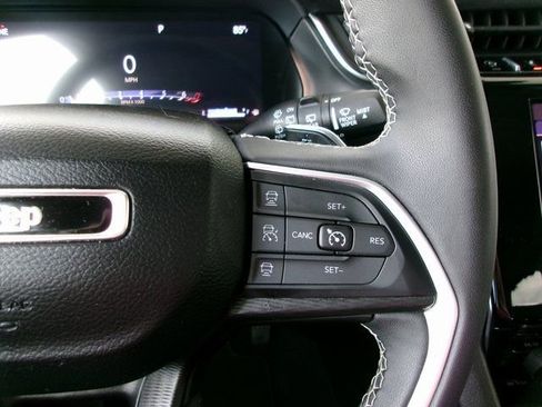 Used 2023 Jeep Grand Cherokee L Laredo image 11