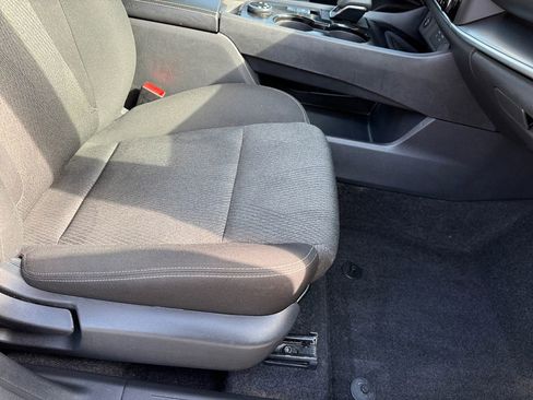 Used 2024 Nissan Rogue SV image 35