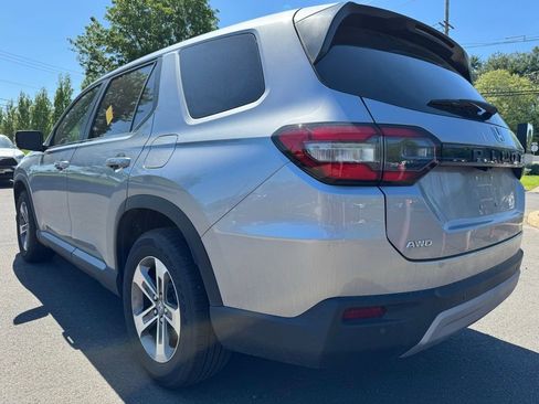 Used 2025 Honda Pilot EX-L image 3