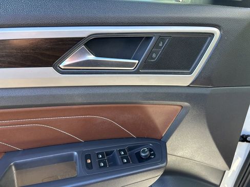 Used 2021 Volkswagen Atlas SE w/ Panoramic Sunroof Package image 12