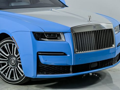 Used 2023 Rolls-Royce Ghost image 3