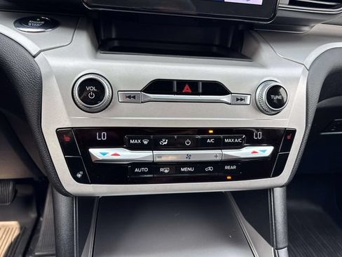 Used 2020 Ford Explorer XLT w/ Comfort Package AWD/4WD image 34
