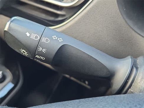 Used 2019 Toyota C-HR XLE image 26