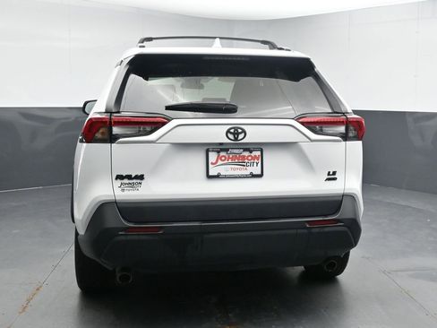 Used 2021 Toyota RAV4 LE image 7
