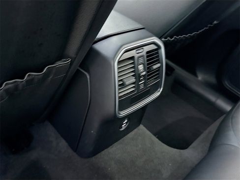 Used 2021 Porsche Macan image 28