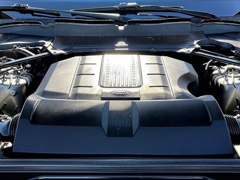 Used 2020 Land Rover Discovery Landmark image 11