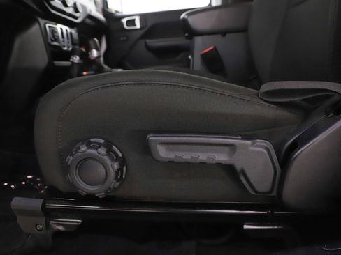 Used 2020 Jeep Wrangler Sport image 17