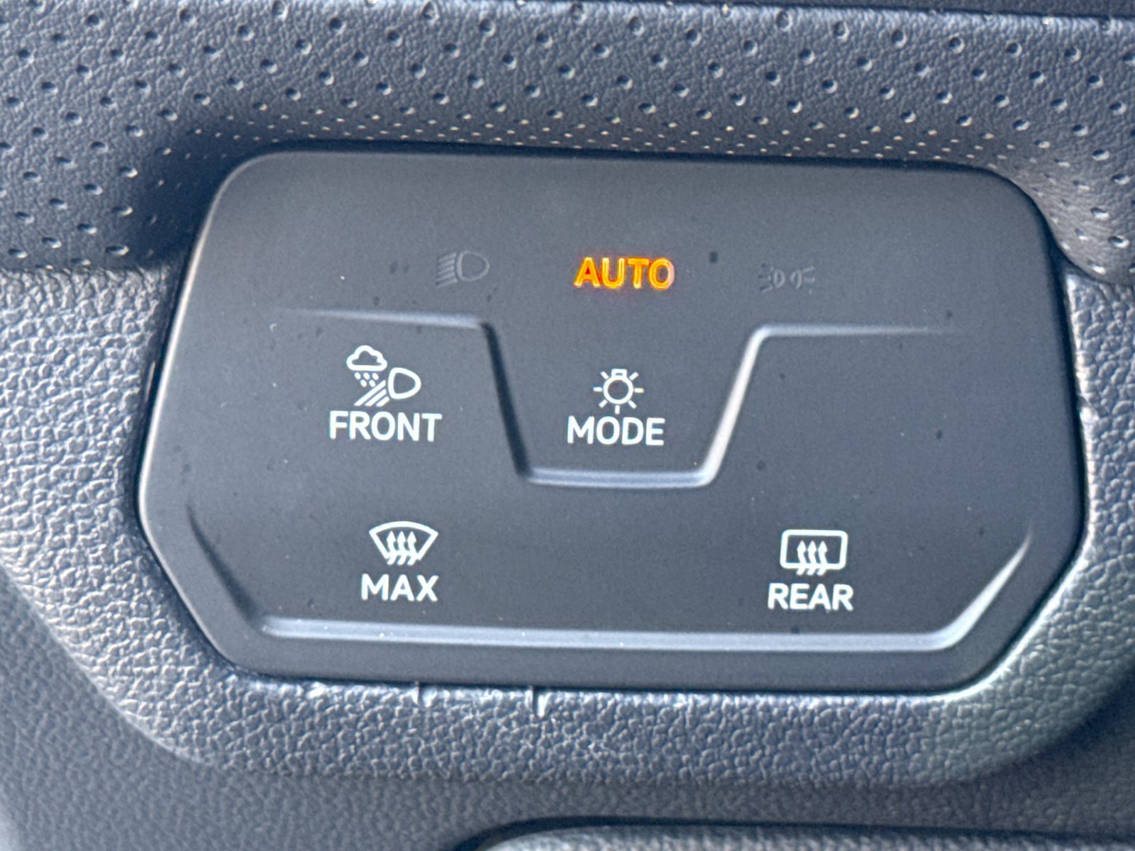 Certified 2024 Volkswagen Atlas SE w/ Panoramic Sunroof Package AWD/4WD image 32