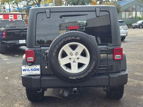 Used 2018 Jeep Wrangler Unlimited Sport S image 4