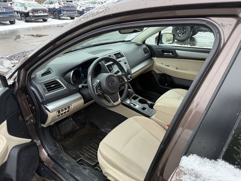 Used 2019 Subaru Outback 2.5i Premium image 7