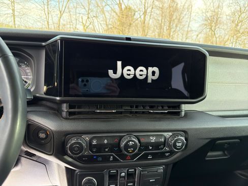 Used 2024 Jeep Wrangler Unlimited Willys 4xe AWD/4WD image 21