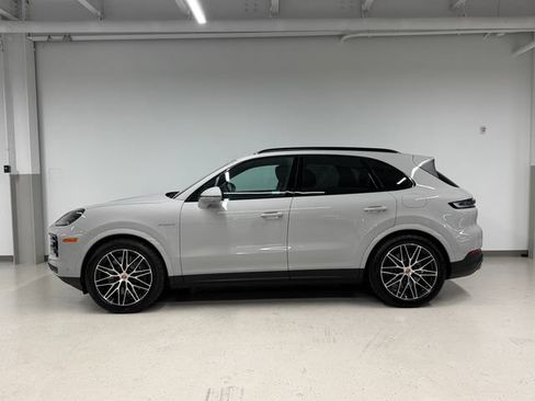 Certified 2026 Porsche Cayenne E-Hybrid AWD/4WD image 2